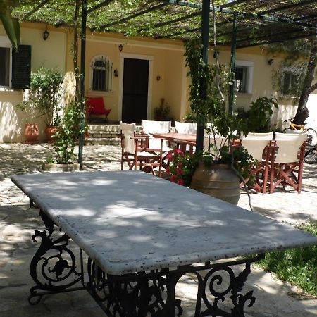 Theni Olive Grove Villa Kato Yerakarion Esterno foto